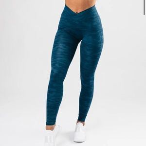 *SOLD* Alphalete Surface Power Legging *SOLD*
